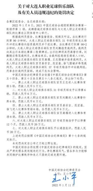 《战争机械》改编自已故记者迈克尔·哈斯汀斯的畅销书《把持者：阿富汗战争的恐怖黑幕》，影片将以玄色诙谐的情势聚焦美国兵工结合体。原著中的焦点人物为以美国前任驻阿富汗美军最高批示官斯坦利·麦克里斯特尔为原型的四星大将。据悉，布拉德·皮特将扮演该脚色，他筹谋并策动了阿富汗战争。为了以全新方式博得这场“不成能”的战争，将军与他的部属们可谓费尽心血。他们一方面要主导国际同盟，掌控军事需求和华盛顿的军事政策，还要知足媒体的报导需求，更要破费精神“办理战争”——要不时刻刻与身在疆场中的人连结联系。